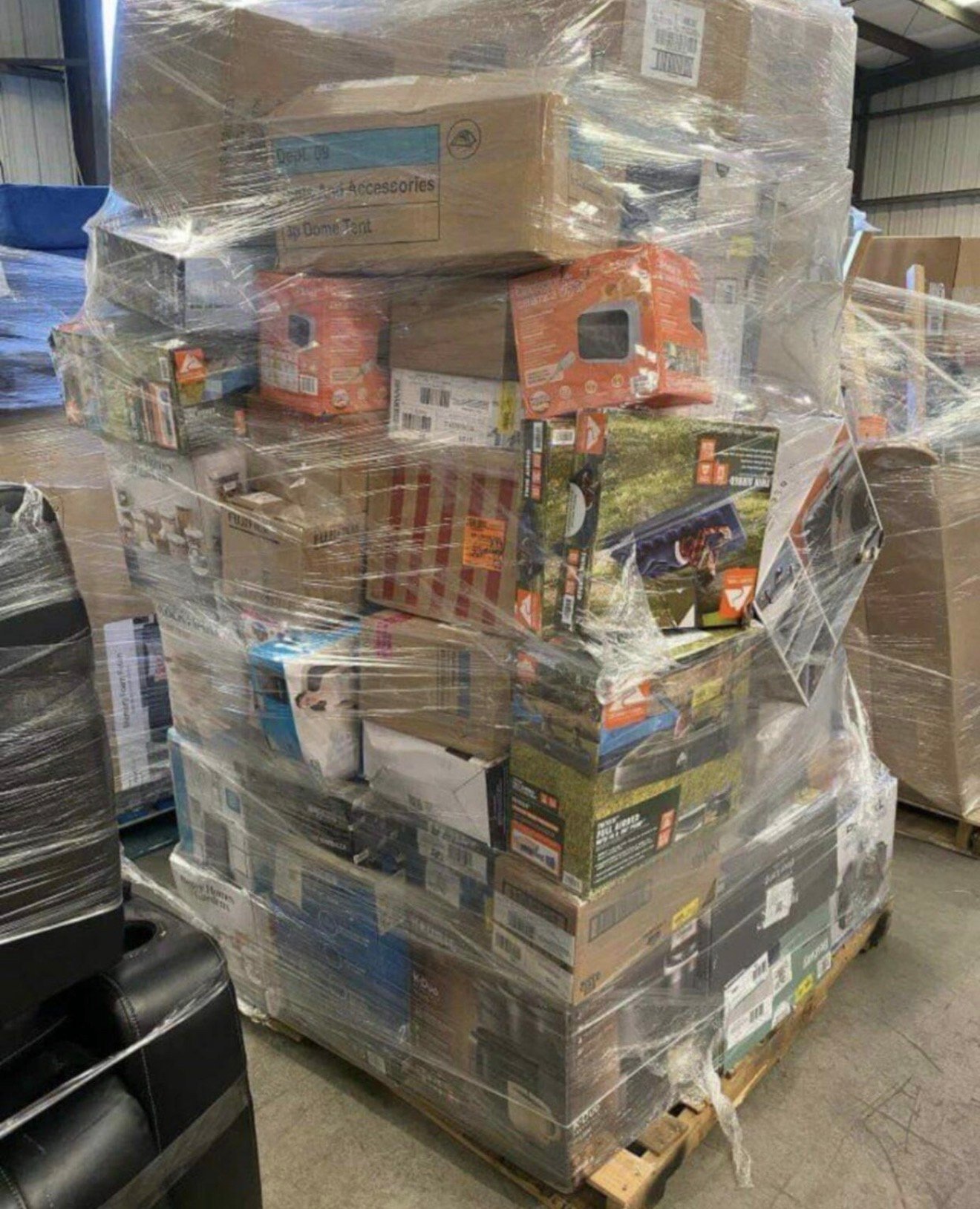 Mixed general merchandise pallet for wholesale resale